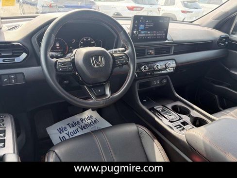 Used 2025 Honda Pilot TrailSport image 22