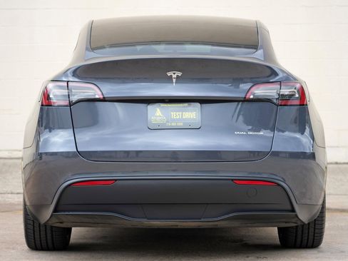 Used 2021 Tesla Model Y Long Range AWD/4WD image 10