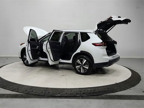 Used 2025 Nissan Rogue SL w/ SL Premium Package image 13