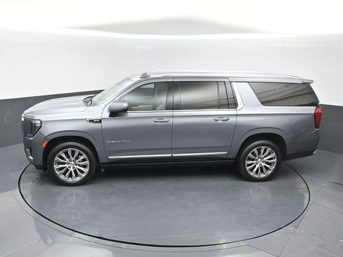 Used 2022 GMC Yukon XL Denali image 12