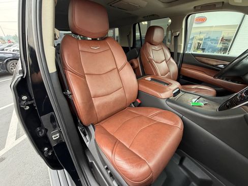 Used 2019 Cadillac Escalade Premium Luxury AWD/4WD image 12