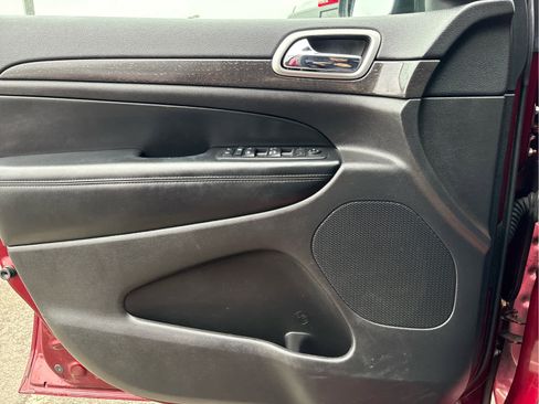 Used 2018 Jeep Grand Cherokee Altitude image 30
