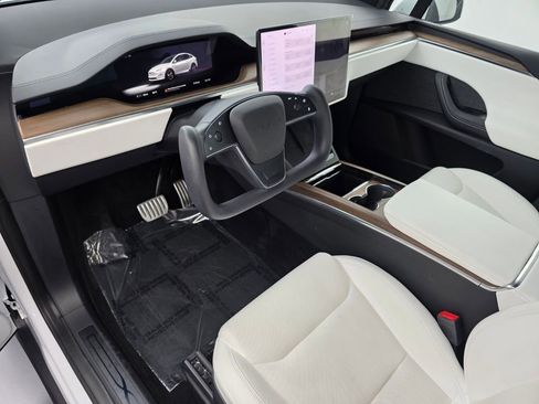 Used 2023 Tesla Model X image 10