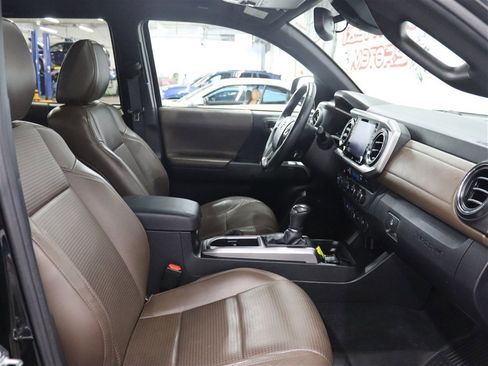 Used 2021 Toyota Tacoma Limited AWD/4WD image 26