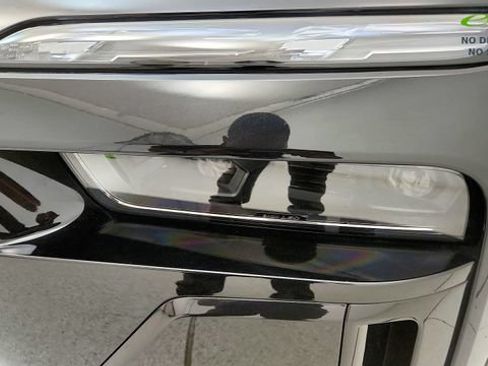 Used 2025 BMW i7 xDrive60 w/ Executive Package RWD image 24
