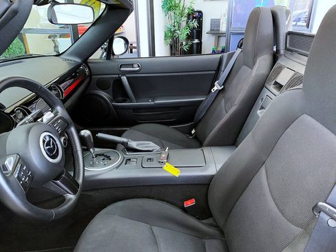 Used 2014 MAZDA MX-5 Miata Club RWD image 11