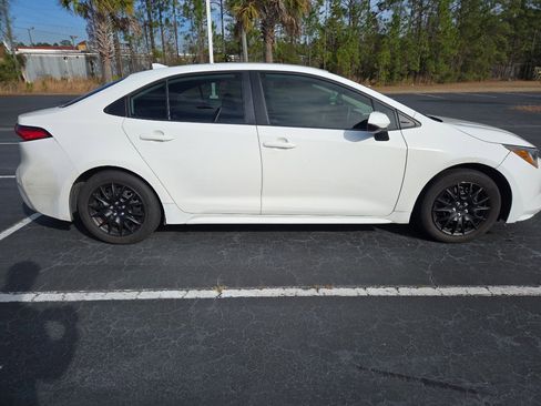 Used 2021 Toyota Corolla LE image 6