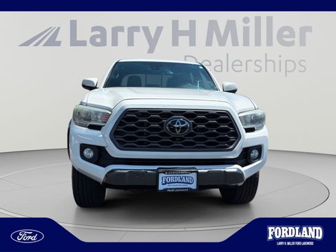 Used 2020 Toyota Tacoma TRD Off-Road w/ TRD Premium Off Road Package AWD/4WD image 8