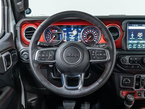 Used 2019 Jeep Wrangler Unlimited Rubicon w/ Dual Top Group AWD/4WD image 17