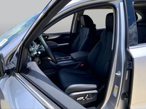 Certified 2026 Acura MDX FWD image 8