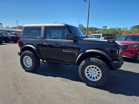 New 2025 Ford Bronco Base image 2