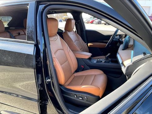 Used 2024 Cadillac XT4 Sport image 11