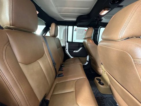 Used 2017 Jeep Wrangler Unlimited Rubicon w/ Connectivity Group AWD/4WD image 45