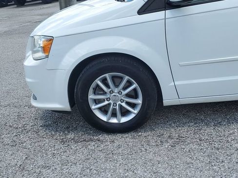 Used 2016 Dodge Grand Caravan SXT FWD image 8