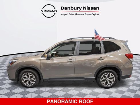 Used 2019 Subaru Forester Premium w/ All-Weather Package AWD/4WD image 6