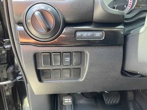Used 2017 Nissan Titan SV RWD image 18