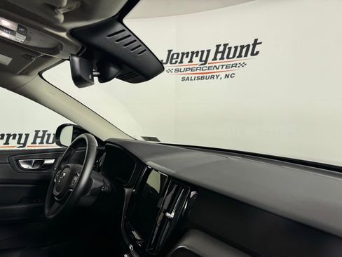 Used 2024 Volvo XC60 B5 Core image 32