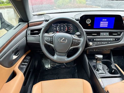 Used 2024 Lexus ES 350 w/ Premium Package image 11