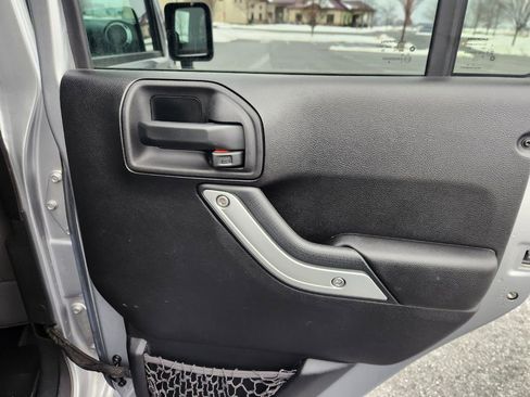 Used 2015 Jeep Wrangler Unlimited Sahara w/ Connectivity Group image 14