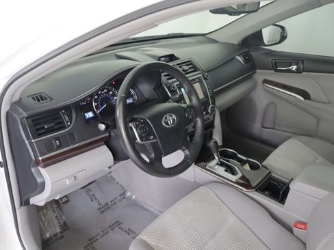 Used 2012 Toyota Camry XLE w/ Convenience Pkg FWD image 11