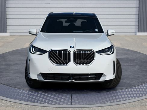 Used 2025 BMW X3 xDrive30i w/ Convenience Package image 2