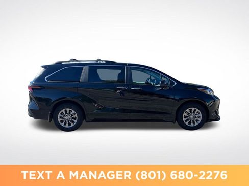 Used 2025 Toyota Sienna XLE w/ XLE Plus Package FWD image 6
