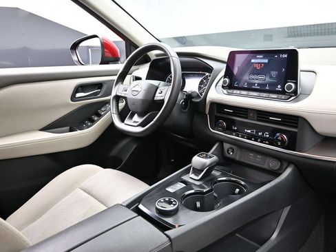 Used 2025 Nissan Rogue SV AWD/4WD image 13
