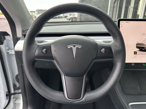 Used 2024 Tesla Model Y Long Range AWD/4WD image 13