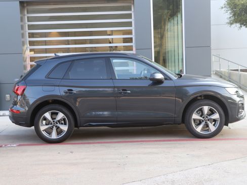 Certified 2025 Audi Q5 2.0T Premium w/ Convenience Plus Package image 9