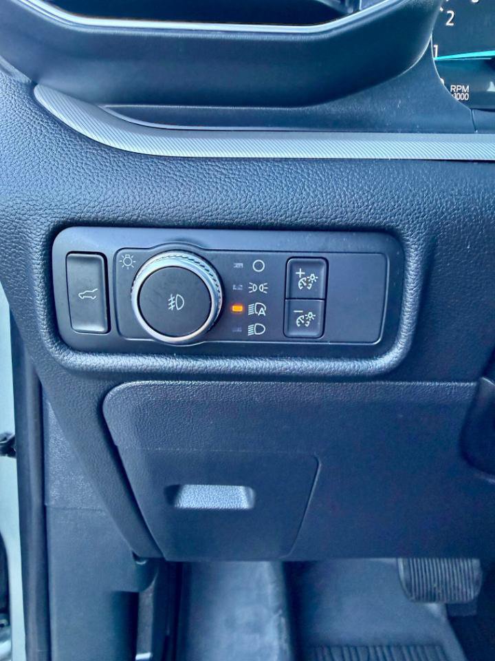 Used 2020 Ford Explorer XLT w/ Equipment Group 202A AWD/4WD image 21