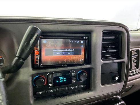 Used 2003 GMC Yukon XL Denali image 23