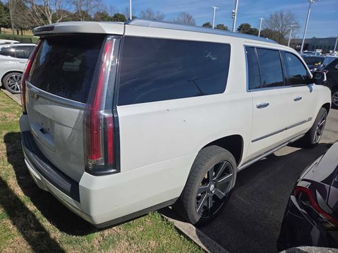 Used 2019 Cadillac Escalade ESV Platinum image 3