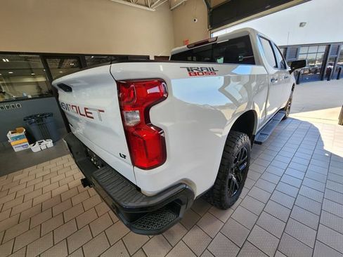 Used 2022 Chevrolet Silverado 1500 LT Trail Boss w/ LT Trail Boss Premium Package AWD/4WD image 4