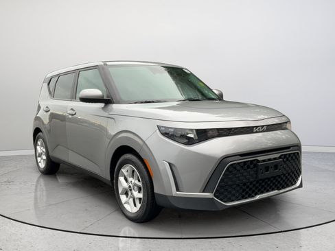 Used 2024 Kia Soul LX w/ Option Group 015 FWD image 1