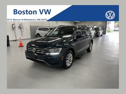 Used 2018 Volkswagen Tiguan SE w/ Panoramic Sunroof Package
