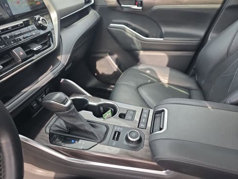 Used 2021 Toyota Highlander Platinum AWD/4WD image 12