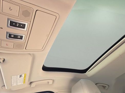 Used 2020 Jaguar XE S image 24