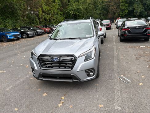Used 2023 Subaru Forester Limited AWD/4WD image 3