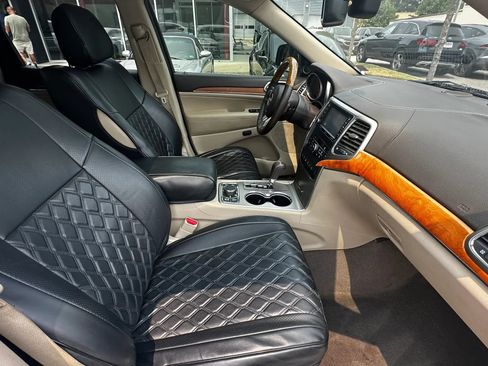 Used 2011 Jeep Grand Cherokee Overland AWD/4WD image 11