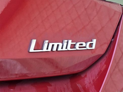 Used 2023 Hyundai Elantra Limited image 12