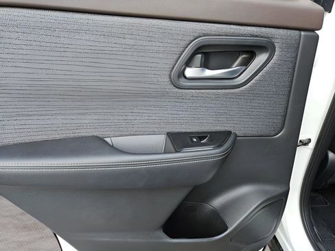 Used 2022 Nissan Rogue SV image 28