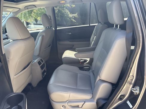 Used 2016 Honda Pilot Elite image 32