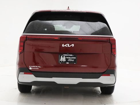 Used 2025 Kia Carnival FWD image 7