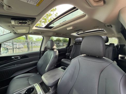 Used 2025 Kia Carnival SX Prestige FWD image 11