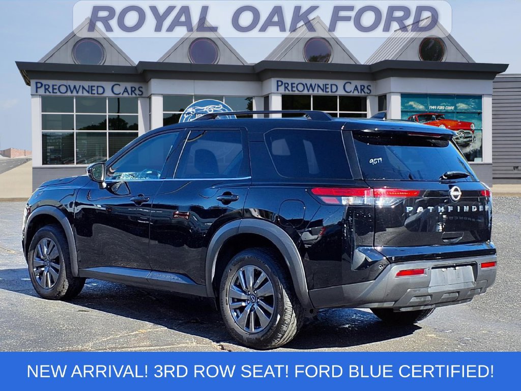 Used 2025 Nissan Pathfinder SV FWD image 2