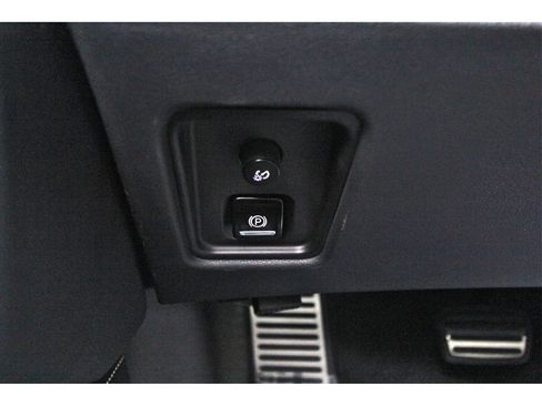 Used 2024 Chevrolet Corvette Stingray Coupe w/ Z51 Performance Package image 17