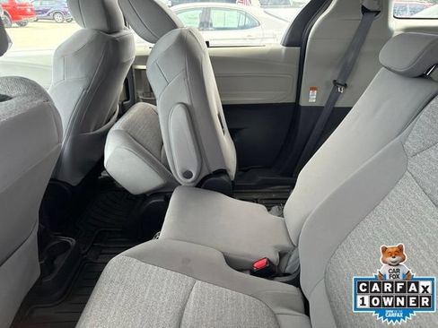 Used 2023 Toyota Sienna LE w/ LE Plus Package FWD image 5