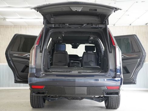 Used 2021 Cadillac Escalade Sport Platinum w/ LPO, ONYX Package image 40