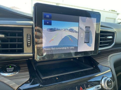 Used 2021 Ford Explorer Limited w/ Equipment Group 301A image 22