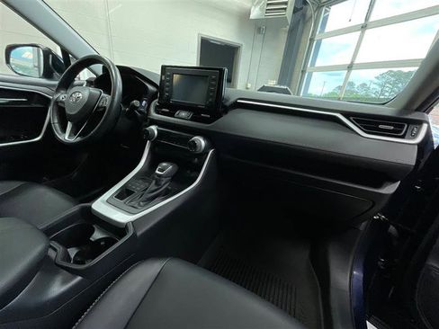 Used 2021 Toyota RAV4 XLE Premium AWD/4WD image 31